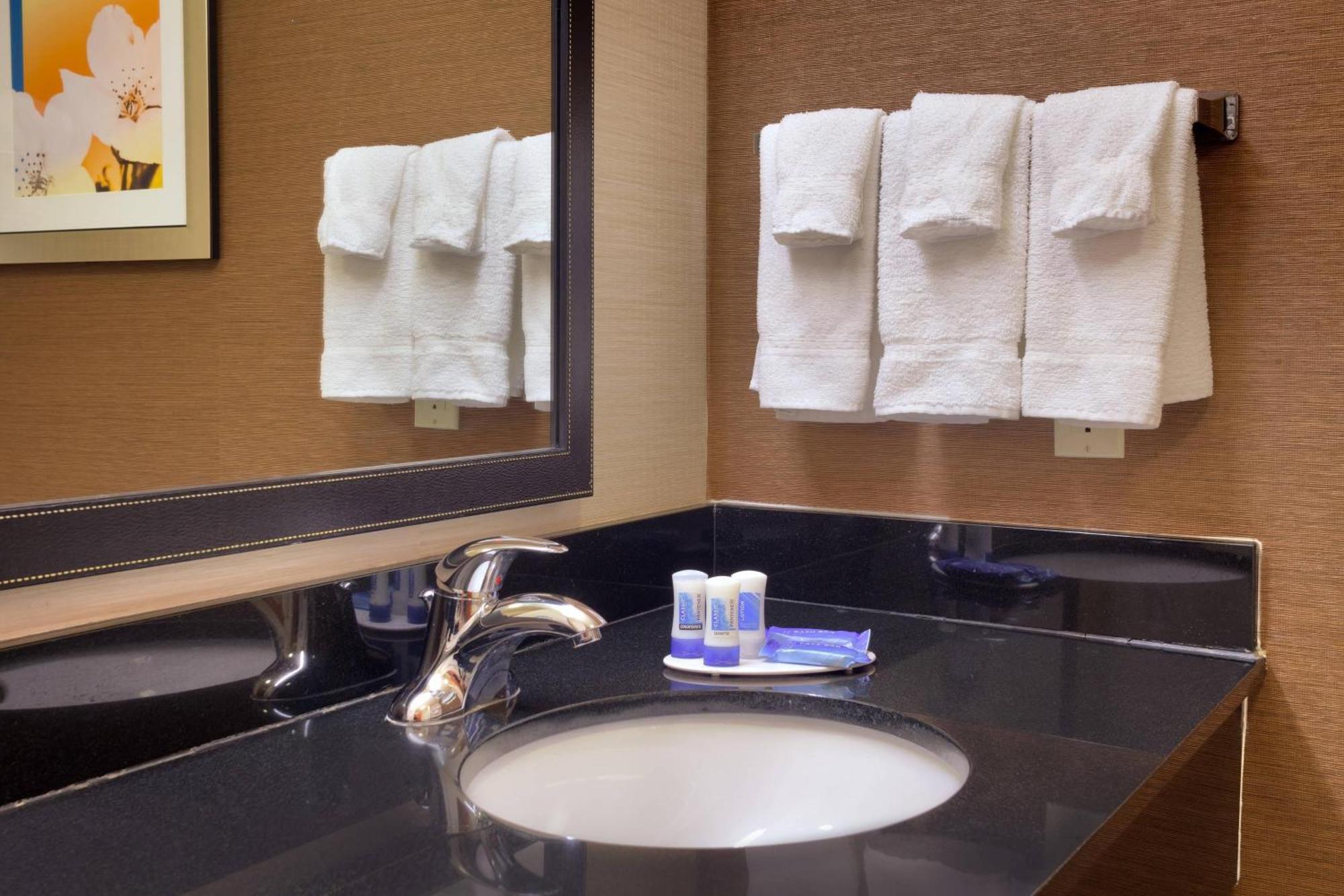 Fairfield Inn & Suites By Marriott ג'ילט מראה חיצוני תמונה