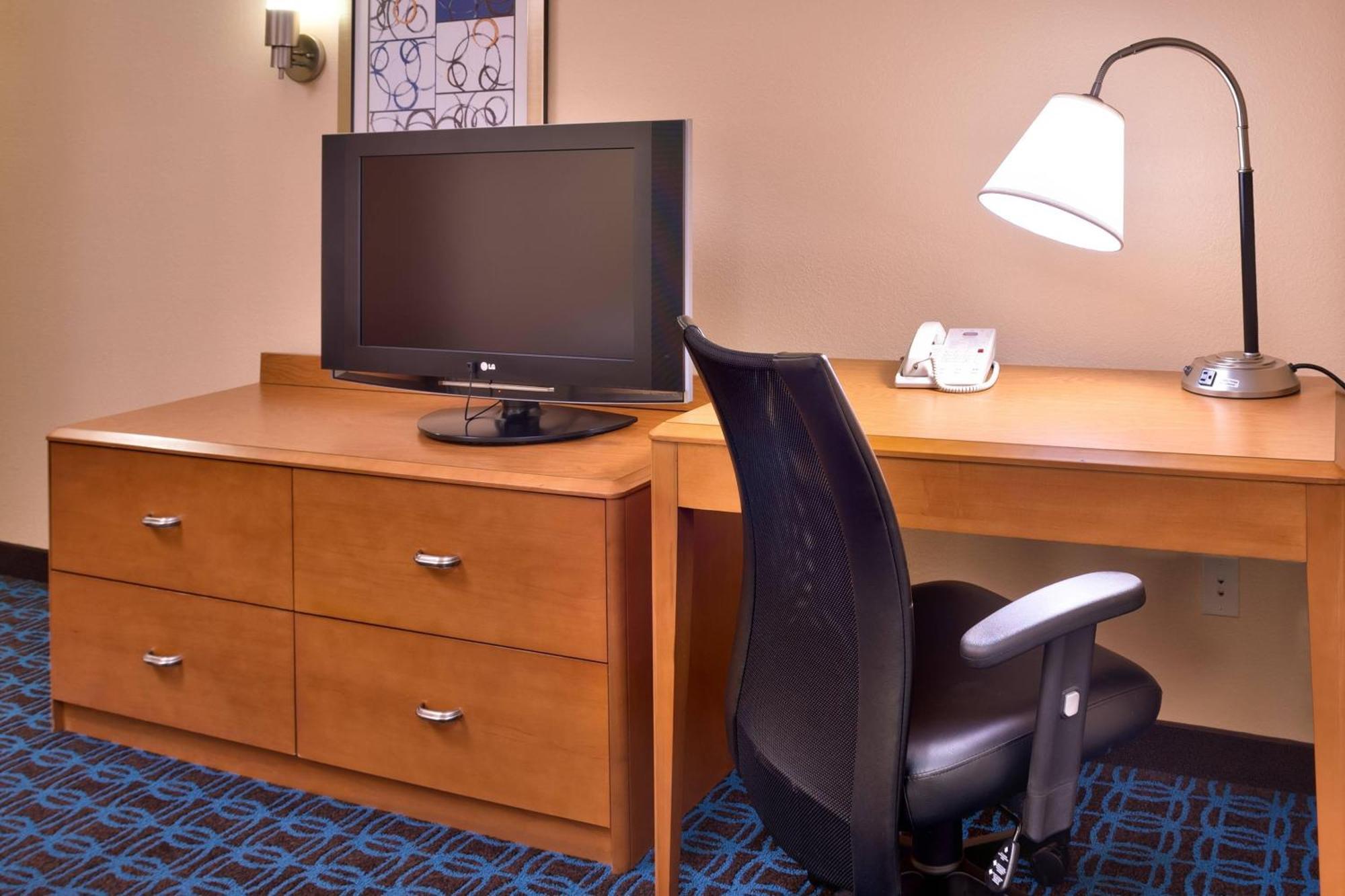 Fairfield Inn & Suites By Marriott ג'ילט מראה חיצוני תמונה