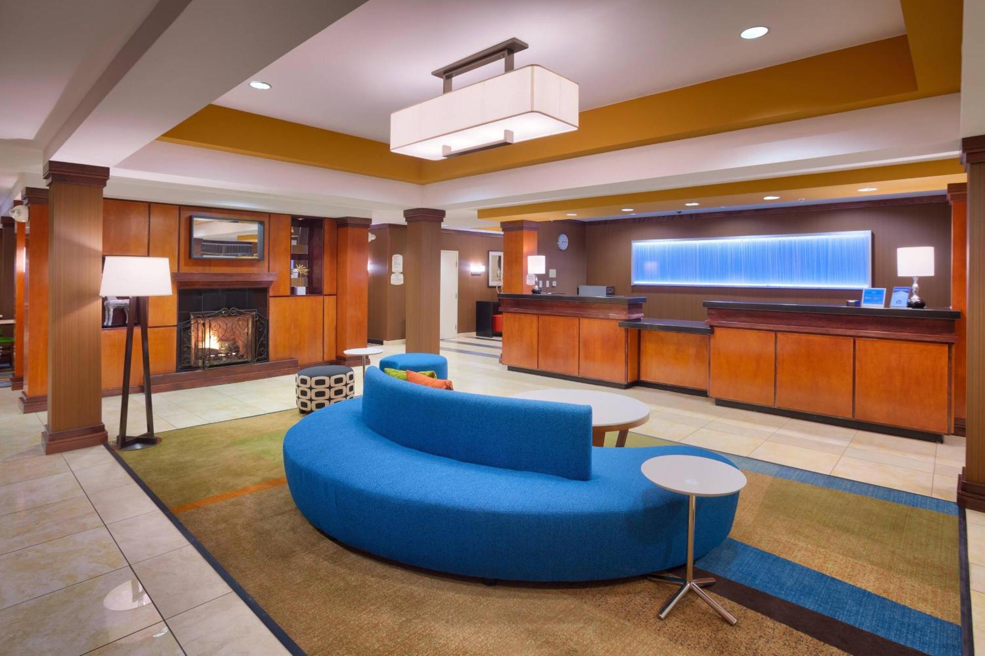 Fairfield Inn & Suites By Marriott ג'ילט מראה חיצוני תמונה