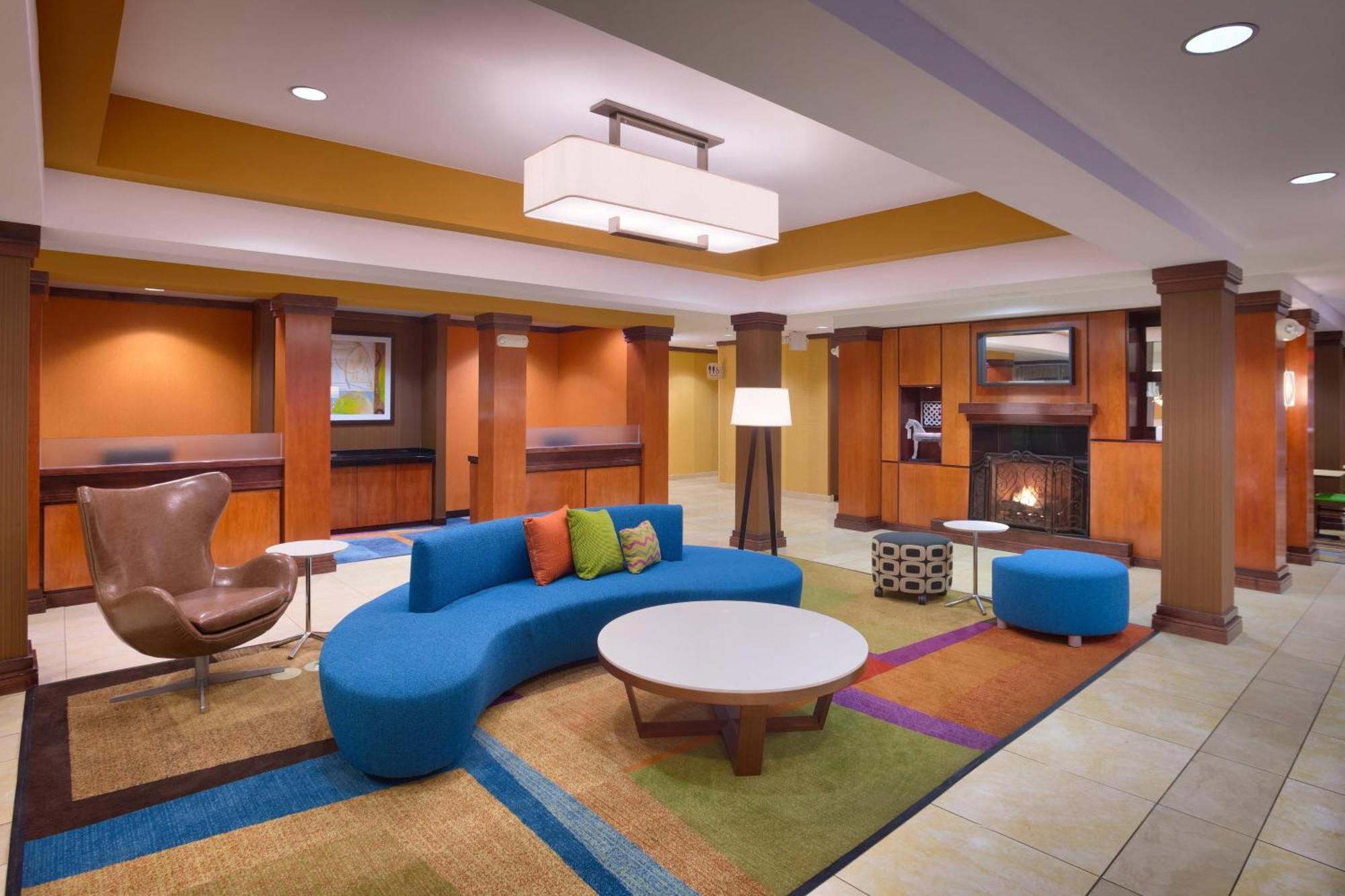 Fairfield Inn & Suites By Marriott ג'ילט מראה חיצוני תמונה
